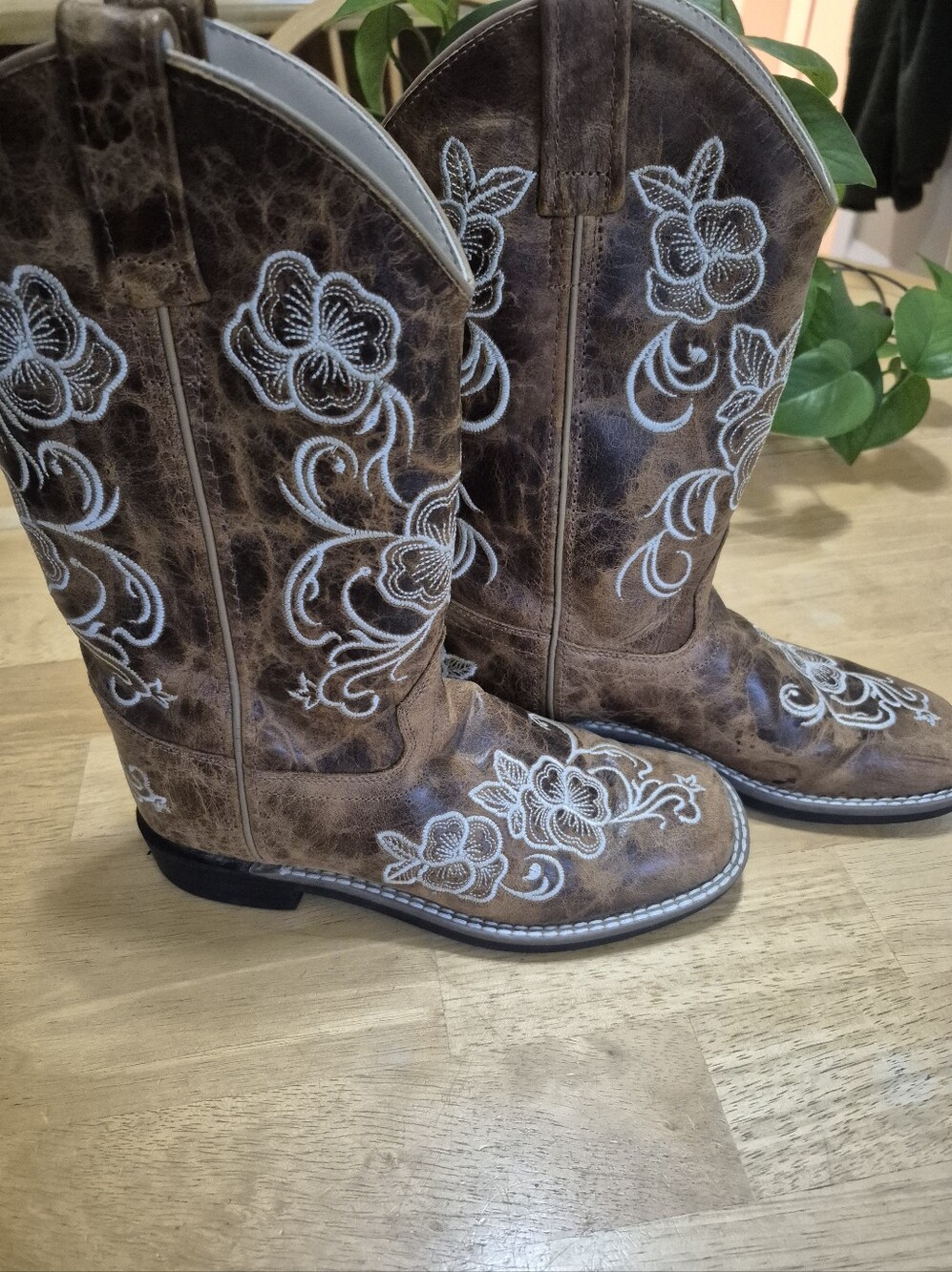 Shyanne Girls' Little Lasy Floral Embroidered Western Leather Cowboy Boots 4-D